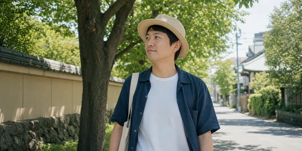 帽子で夏の紫外線から頭皮を守る日本人男性